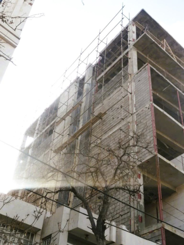 نمای کنار ساختمان - نصب تجهیزات وال پست توسط تیم اجرایی اسپرلوس