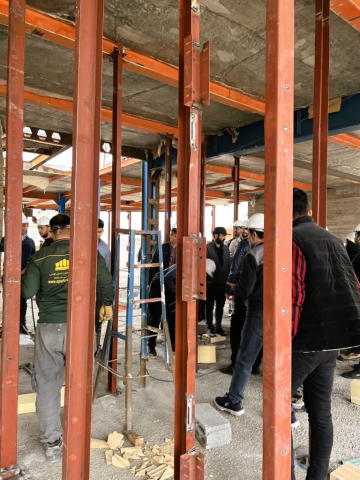تشریح مراحل نصب و اجرای وادار، ناودانی منقطع و وال پست توسط تیم مهندسی اسپرلوس