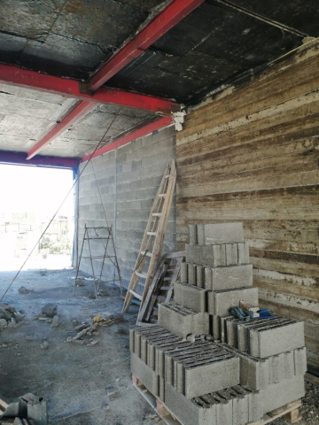 تصویری از اجرای والپست در دیوارهای ساختمان توسط گروه مهندسین اسپرلوس