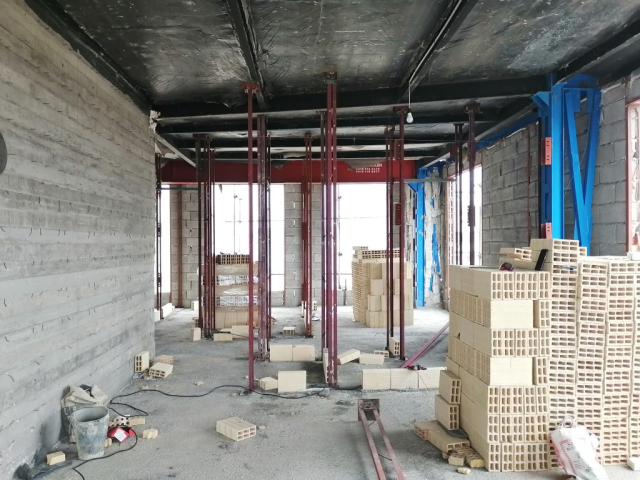 گروه مهندسین اسپرلوس مجری مهار بندی دیوارهای غیر بابر و نما، با استفاده از والپست و مش الیاف شیشه
