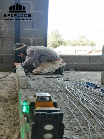 دیوارچینی حرفه‌ای با ملات استاندارد و شاقول کامل