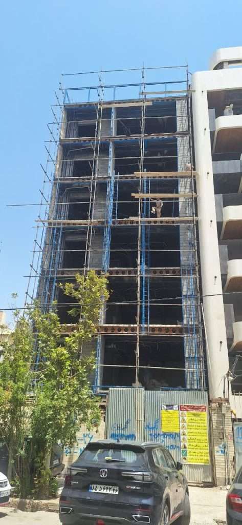 تصویر نمای ساختمان در حال اجرای والپست
