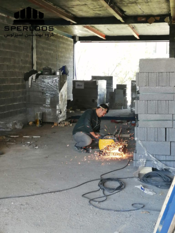 تیم مهندسی اسپرلوس در حال اجرای پروژه با دقت