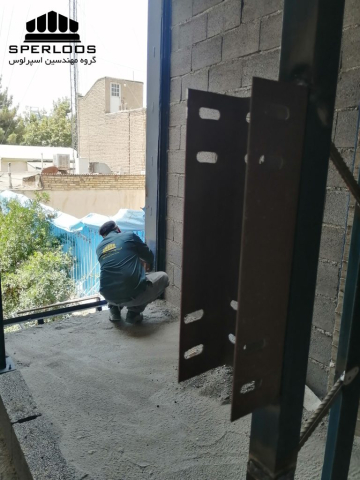 اجرای والپست با دقت مهندسی و رعایت استانداردهای لرزه‌ای