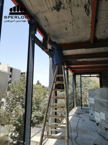 مراحل نصب والپست در محل پروژه