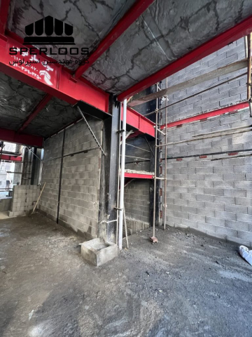 دیوارچینی در طبقه میانی ساختمان